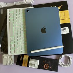 256gb Apple IPad 10th Generation (10.9” Liquid Retina / 2022 model) with pen, keyboard, case & Accessories (warranty 2026) 