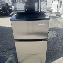 EdgeStar CRF321SS 3.1 Cu. Ft. Dorm Sized fridge and microwave