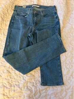 Women size 8 Levi’s jeans - classic straight