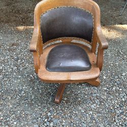 Solid Oak Swivel Chair 