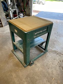 Grizzly Mobile Machine Stand