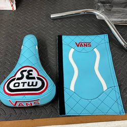 Custom embroidered seat and pad BMX