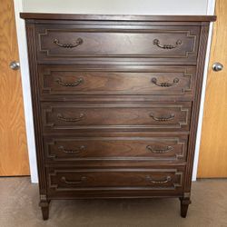 4 Piece Matching Dresser Set With Mirror 