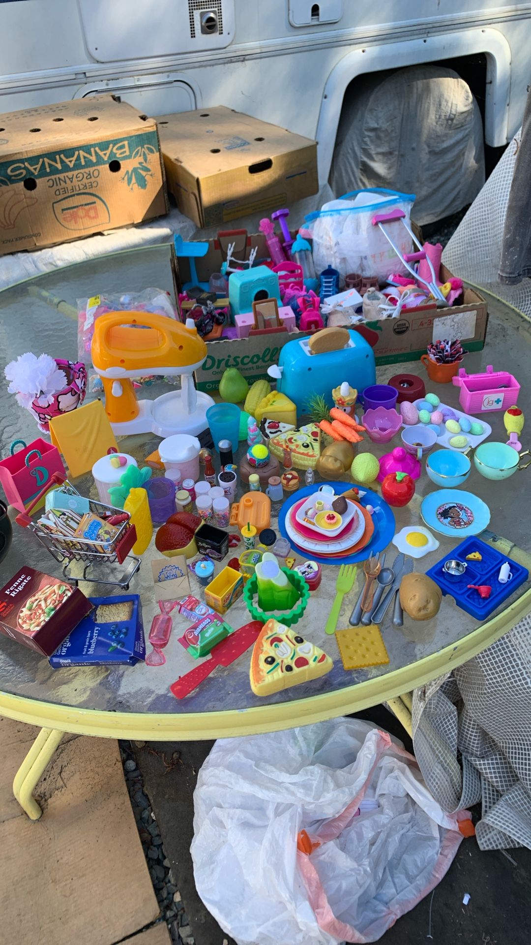 Shopkins, Barbie - Doll Dishes & Clothes. Chino,Ca