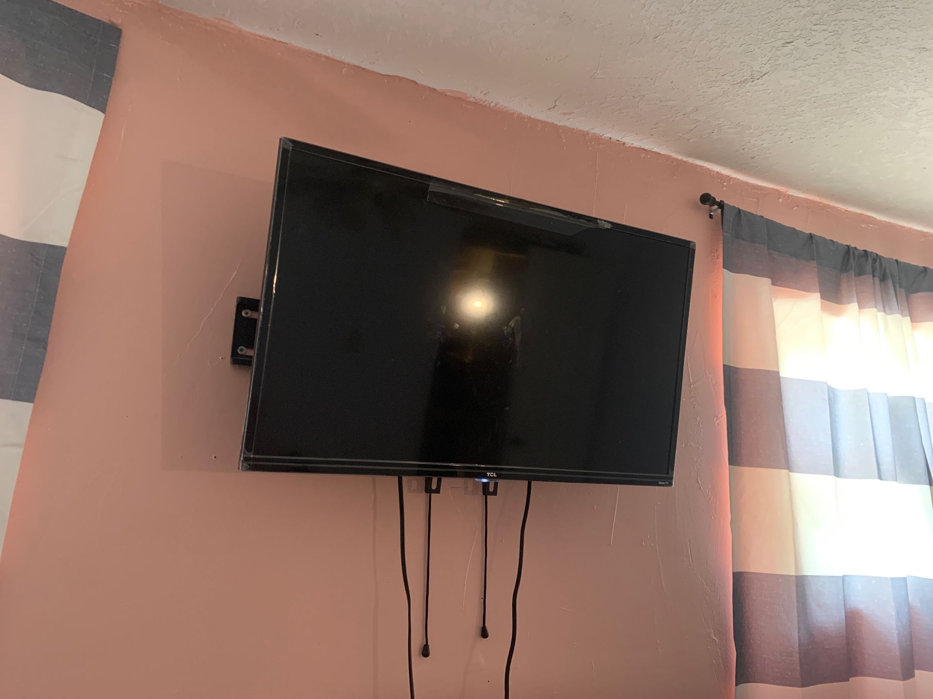 TCL “32” Tv with wall mount