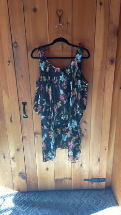 Beautiful summer shear flowered pattern with layers top