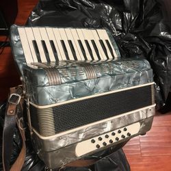 Vintage Pearl Green Accordion – Piano Style – Great Condition