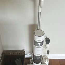 Dreame Vacuum and Hardwood Wash Machine 