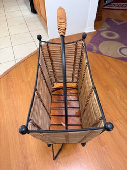 MAGAZINE  HOLDER/BASKET