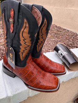 Square toe boots size 9