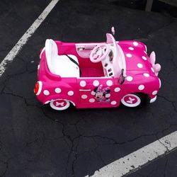  Huffy Disney Minnie Mouse 6V Battery-Powered Ride-On Car.