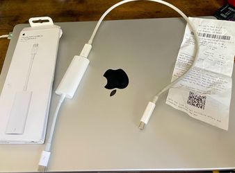 Apple Thunderbolt 3 USB-C to Thunderbolt 2 Adapter + cable