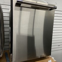 Thermador Stainless Steel Dishwasher 24”