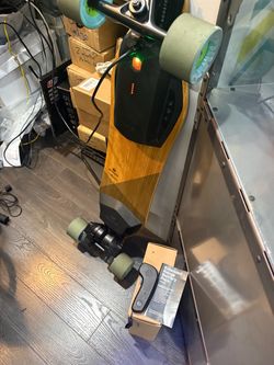 Boosted electric skateboard