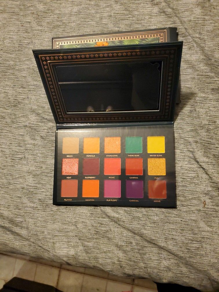 ACE BEAUTE NOSTALGIA EYESHADOW PALLETE