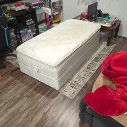 14 Inch Twin Mattress And Box spring 