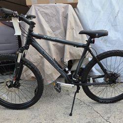 NORTHROCK XC6 MOUNTAIN BIKE – 24-Speed, Disc Brakes