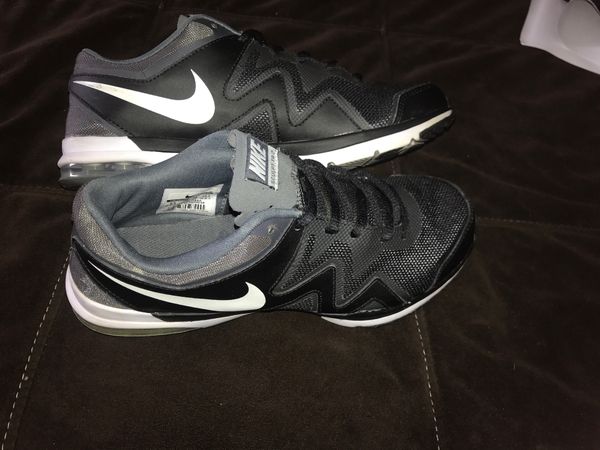 Size 8.5 women Nikeâs for Sale in Visalia, CA - OfferUp