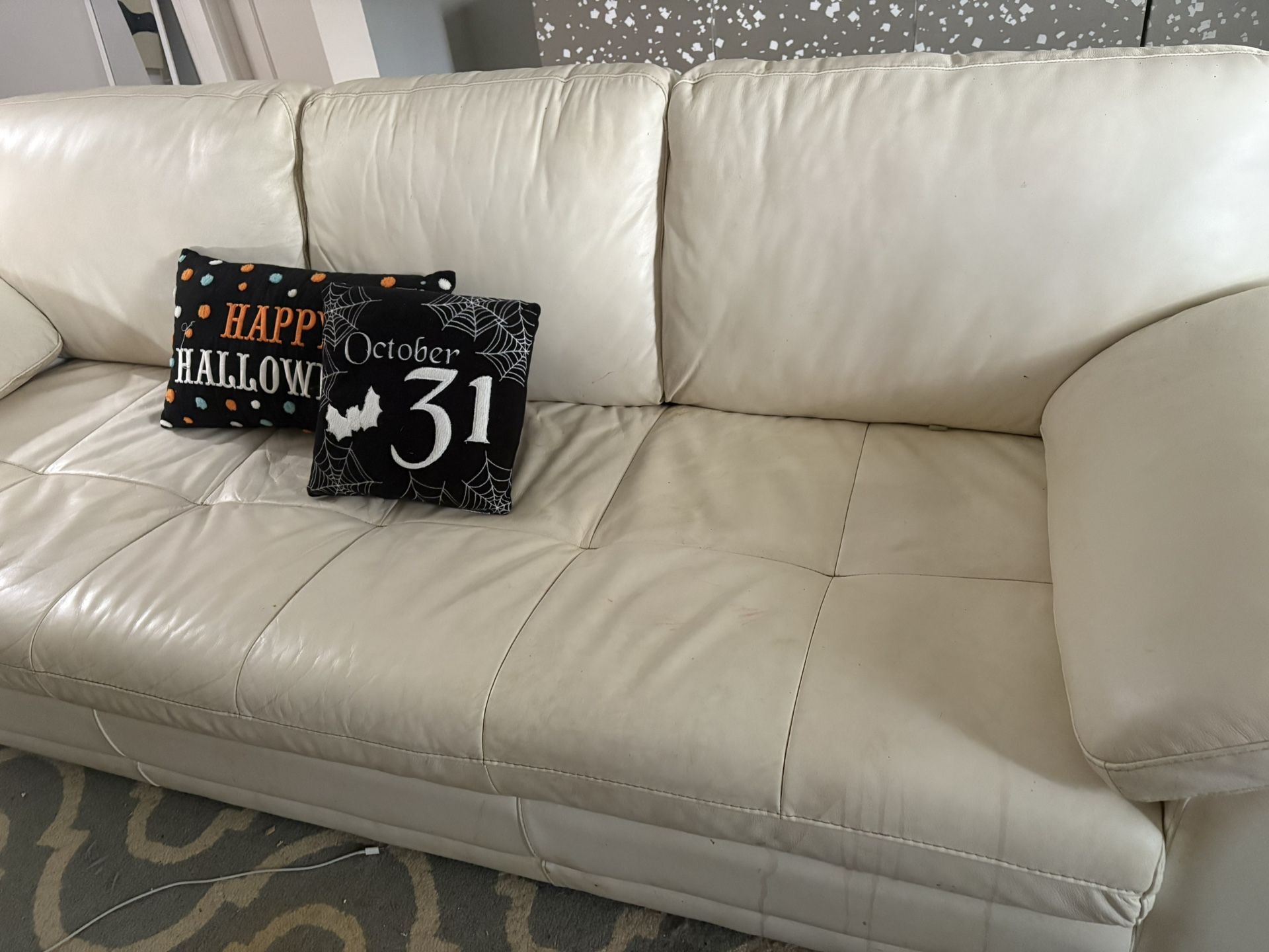 Off-white Sofa full leather material