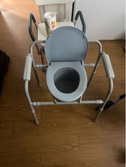 Portable toilet for elderly