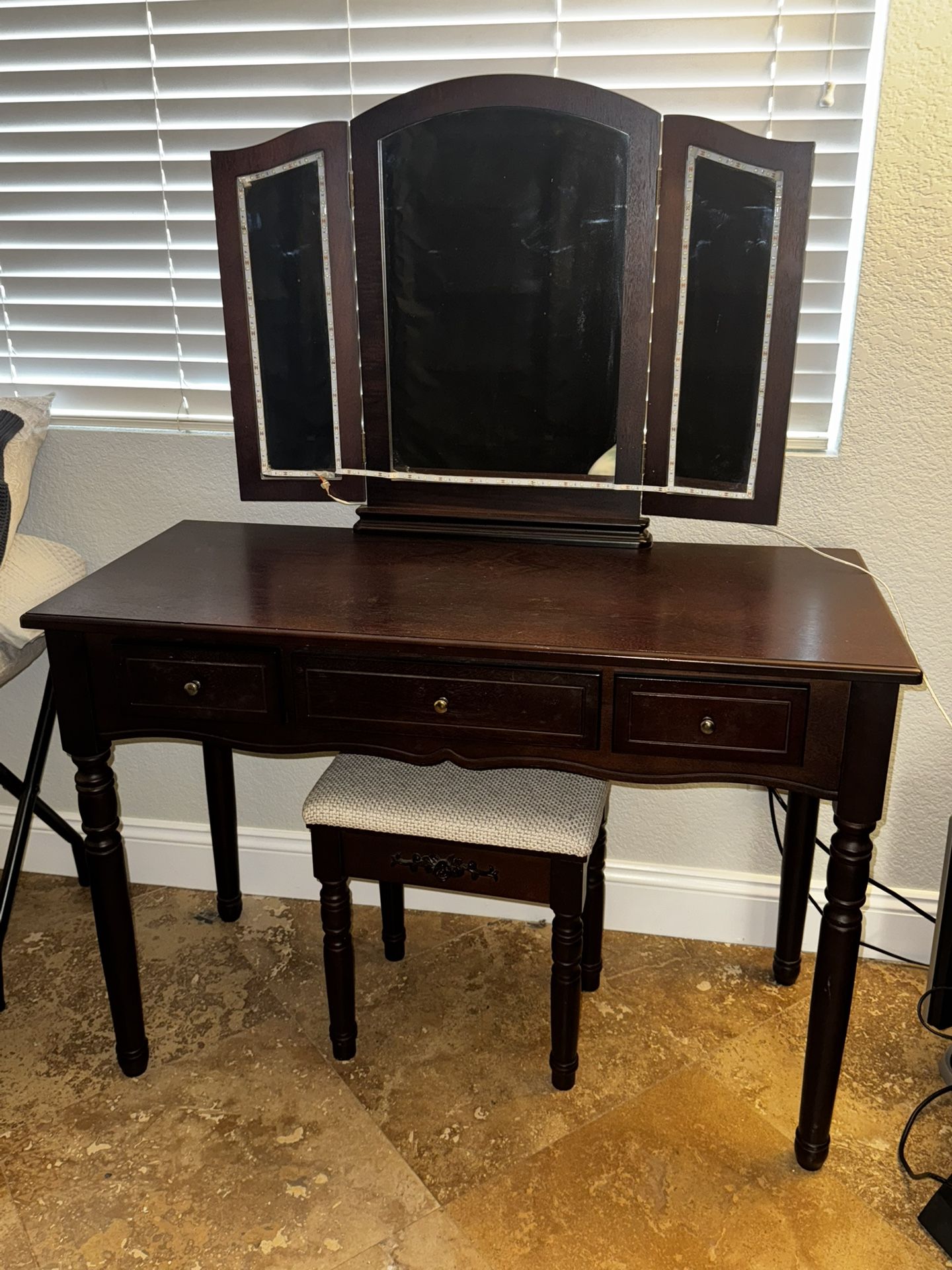 Solid Wood Vanity/Desk, 3-piece Set (Trifold mirror w/Dimmer Lights And Cushion Seat.)