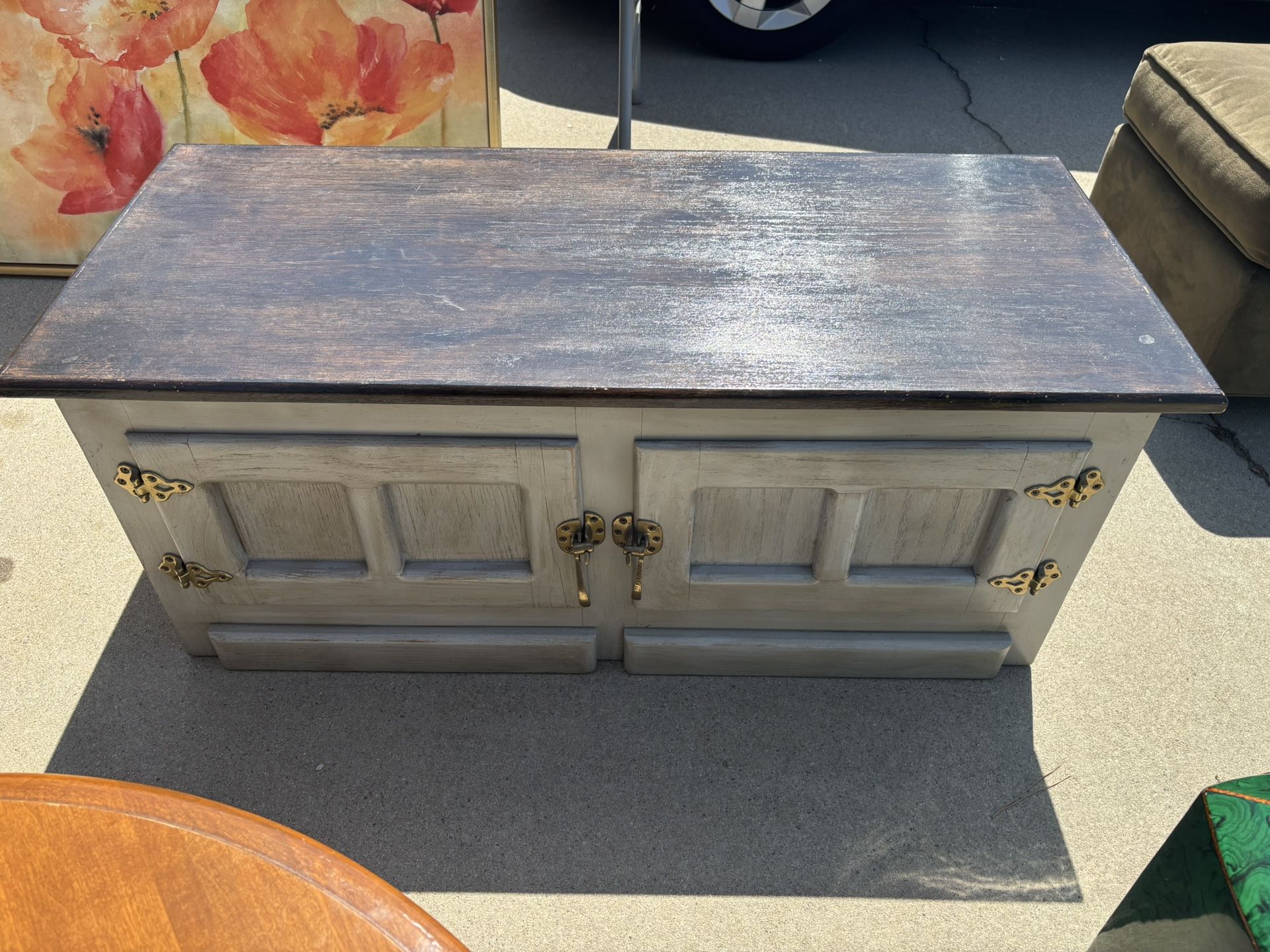 Bed Chest/ Coffee Table With Drawers