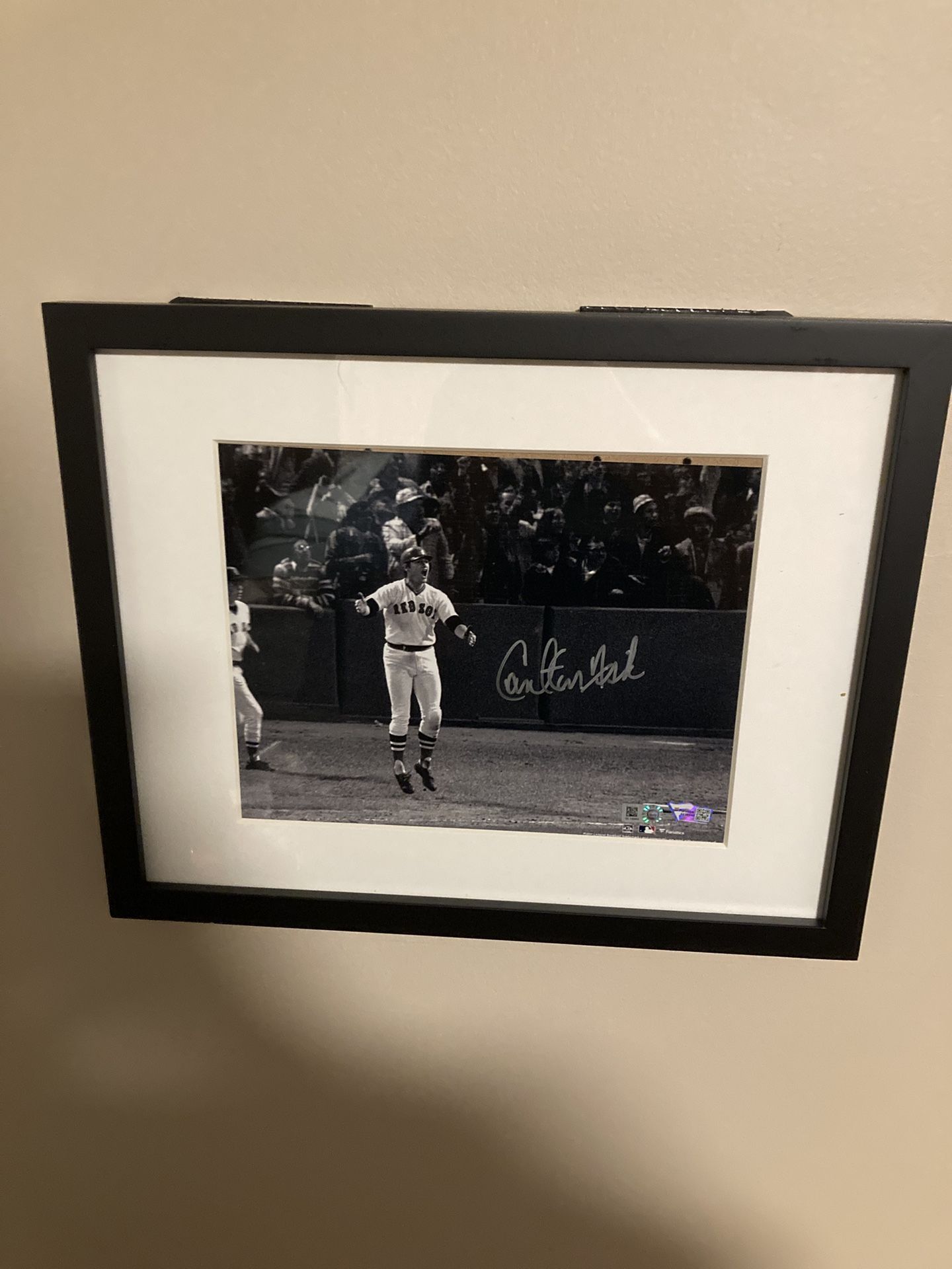 Framed 8x10 Carlton Fisk Authenticated Signed Photo