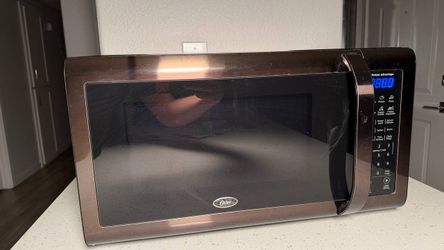 Oster 1.4 Cu Ft Countertop Microwave, 1100W — Black Stainless