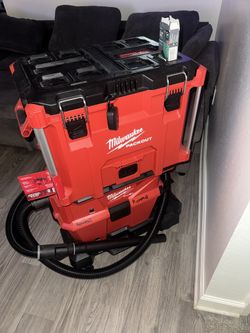 Milwaukee Pack Out Vacuum With Remote And Pack Out Then Lx Fairly Used