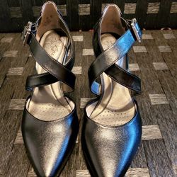 Life Stride Criss Cross Strap Heeled Pumps size 8.5


