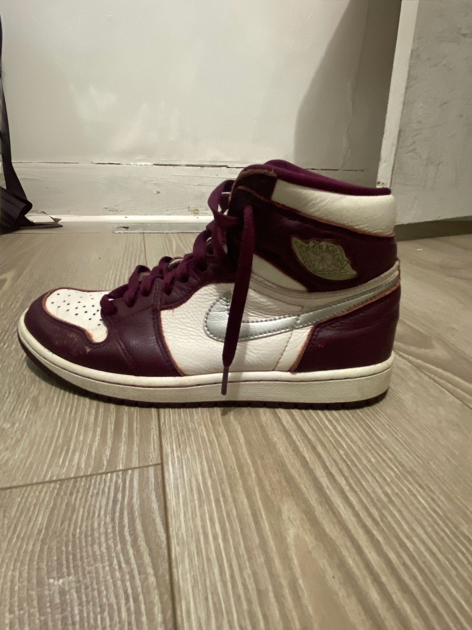 Air Jordan 1 Retro High OG “Bordeaux” – Size 8.5 – $85