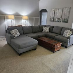 NEW- ASHLEY SECTIONAL - Immaculate/upgraded Fabric Protector