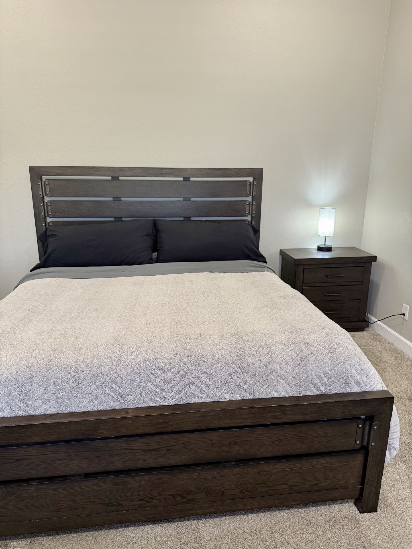 Cal king Bedroom Set