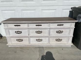 Dresser/Drawer/TV stand