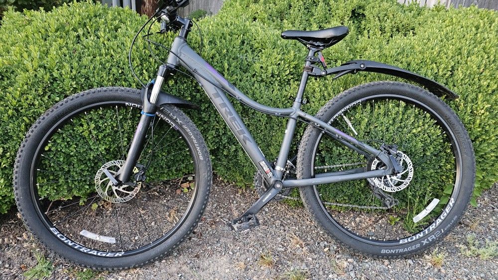 trek mountain bike, front shock, 13.5" frame (XS)
