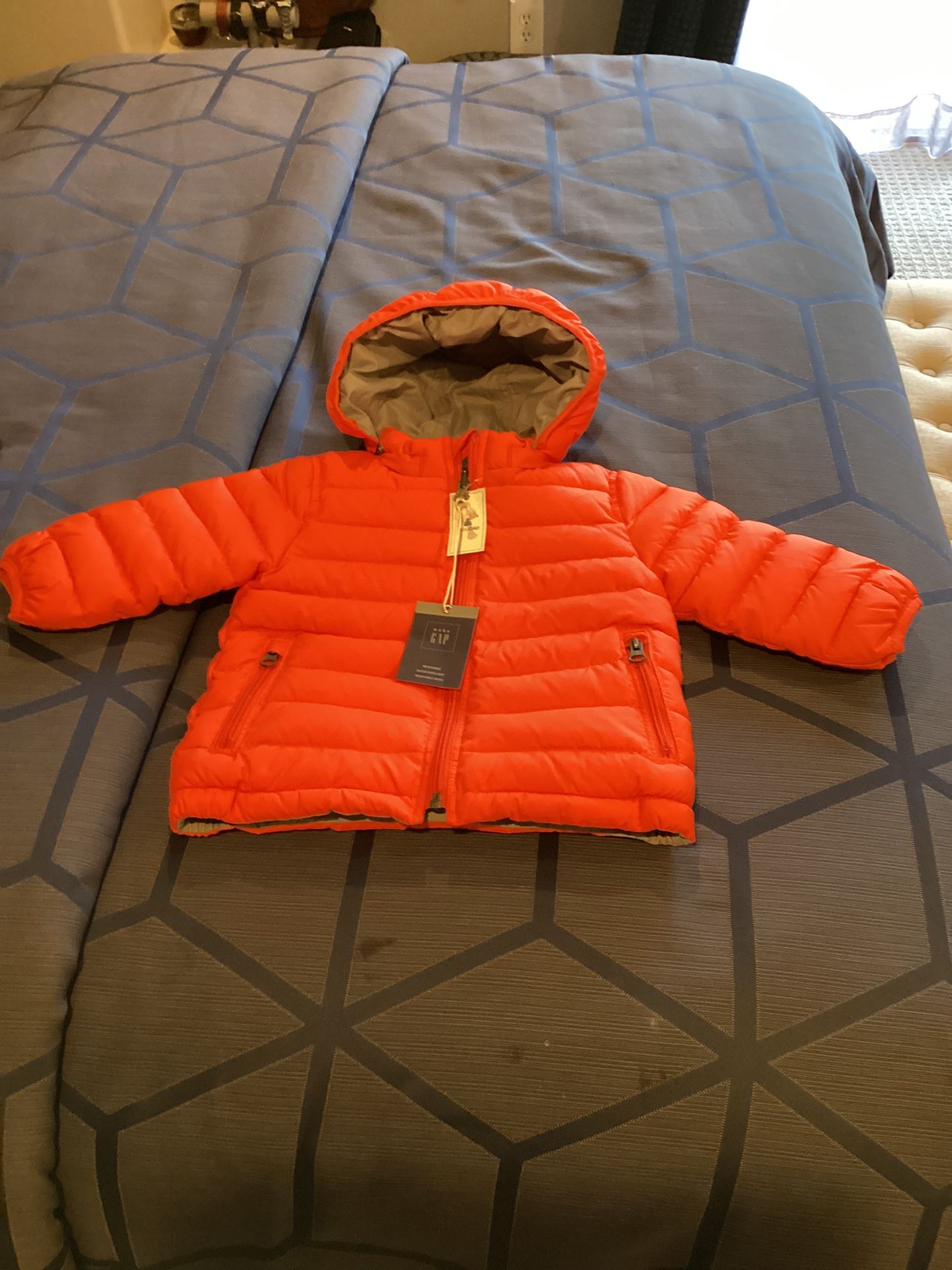 Gap puffer jacket New. Toddler Sz 12-18 months.