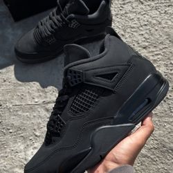Jordan 4’s Black Cats 