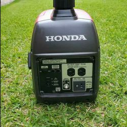 Honda       Eu2000i (Generator)