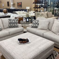 Beautiful Set, Sofa And Loveseat 💕😃