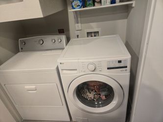 Selling Washer & Dryer Set