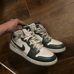 Jordan 1 mid