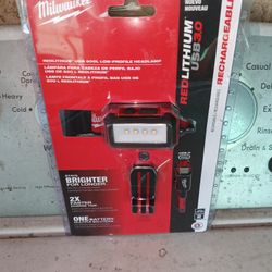 Milwaukee
600 Lumens LED REDLITHIUM USB Low-Profile Hard Hat Headlamp