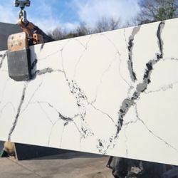 💥 CALACCATA QUARTZ SLABS 2' x 9'
