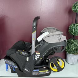 Doona Delux+ Stroller/ Car seat With Base 