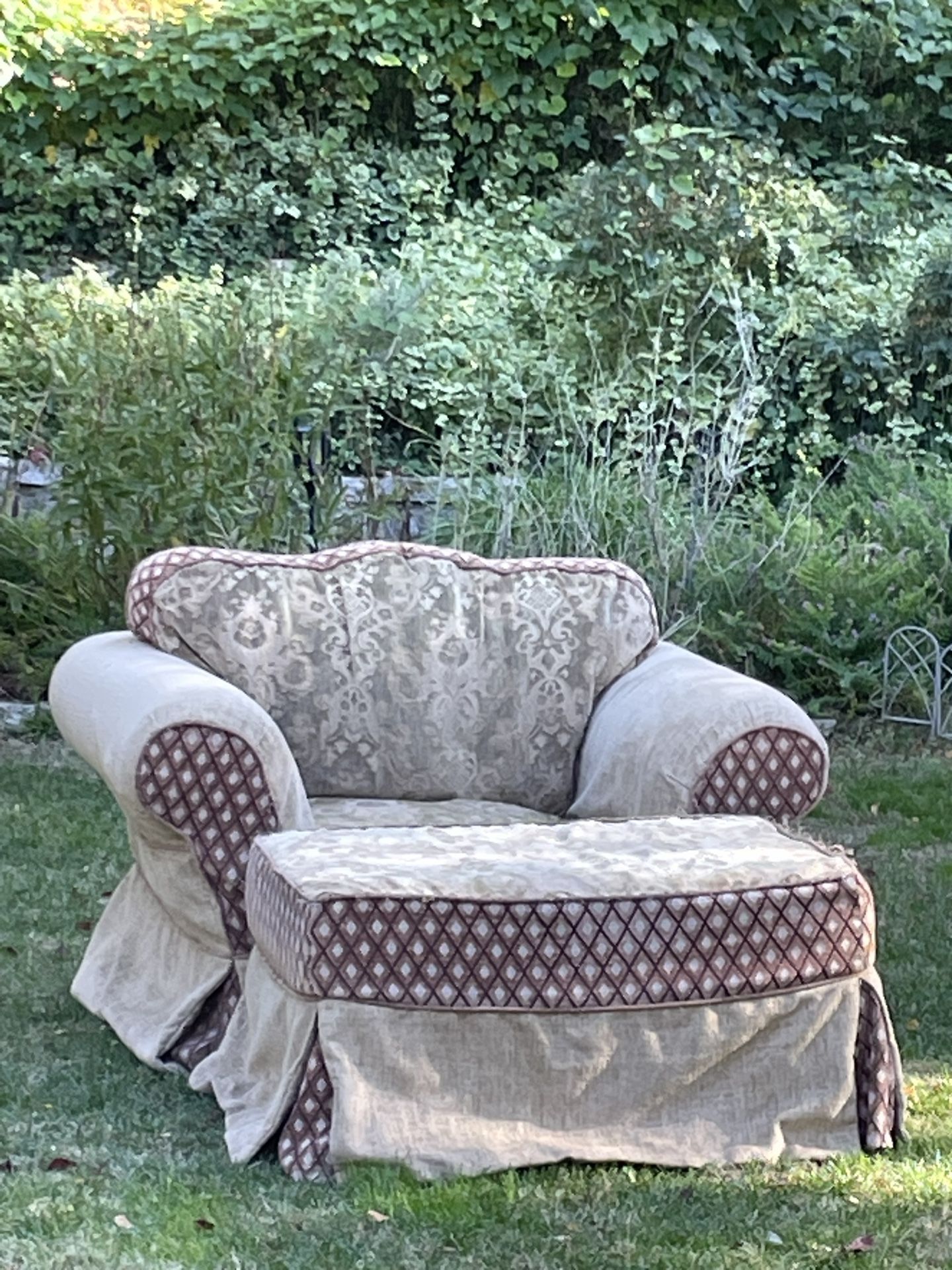 Oversized Chair & Ottoman w/washable Reversible Slip Covers