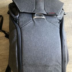 Everyday Backpack-30L camera backpack. Black/charcoal. 