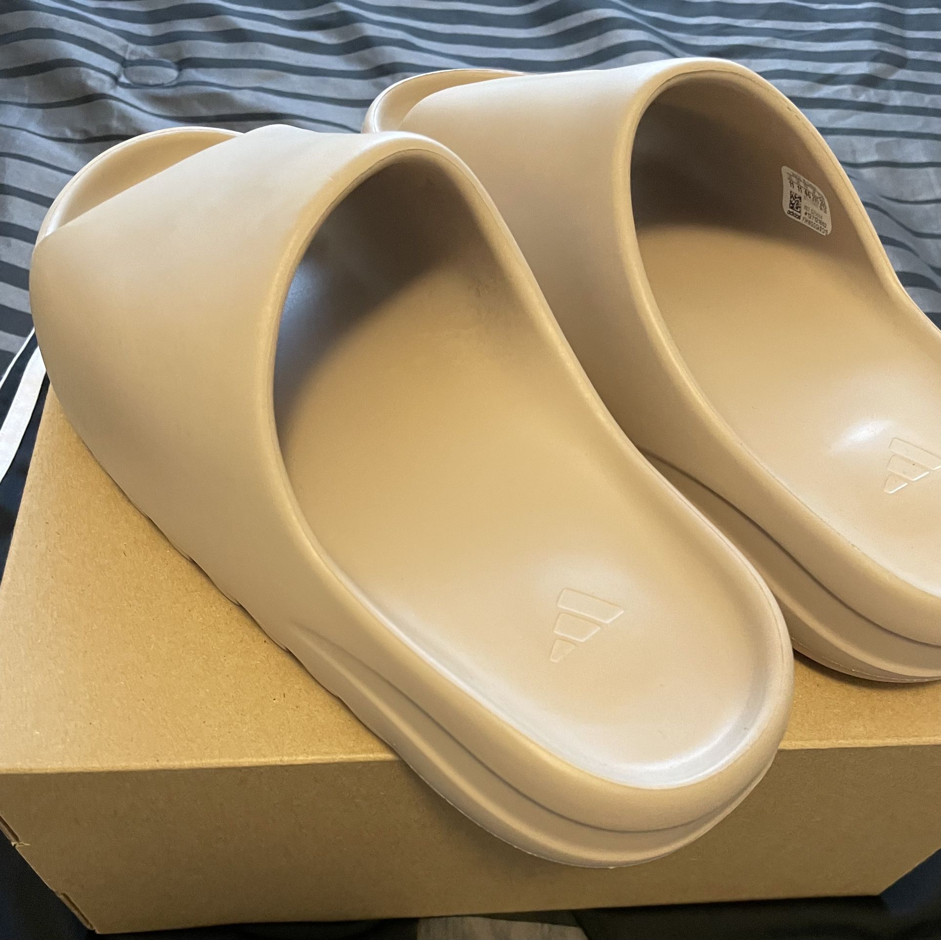 Yeezy Slide Pure (GZ5554) 100% Authentic Brand new for Sale in Tamarac ...