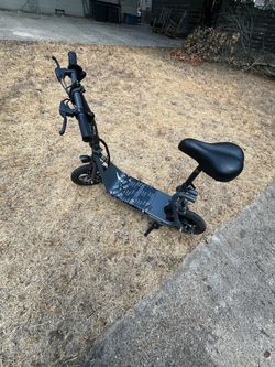 Electric scooter wit a seat