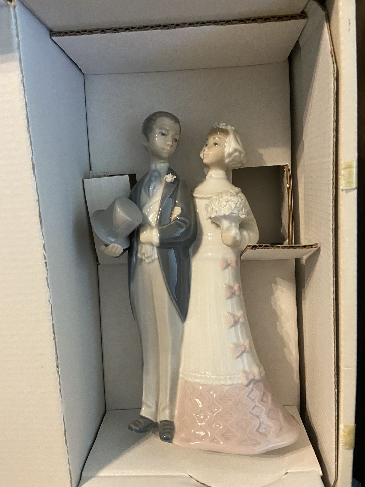 LLadro Collectible Wedding Figurine/Topper