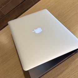 Apple MacBook Pro 15” Retina i7/16GB/500GB SSD $350